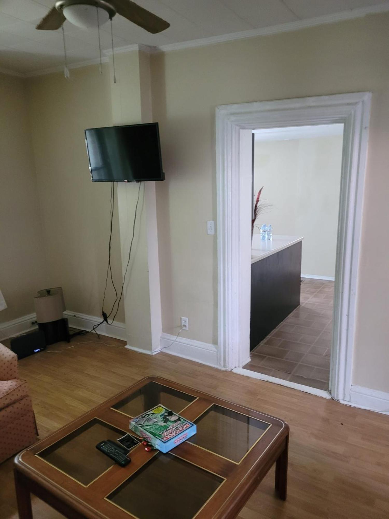 Cozy Downtown Two Bedrooms Free Parking Kingston Exterior foto
